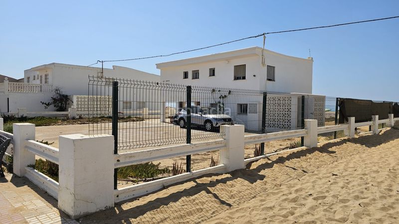 Foto 4c2293d0-c3c9-4f10-8fe1-4f3eb56ec204. Chalet in calle estrella de mar 35 in La Antilla