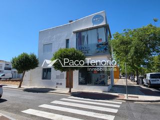 Rent Business premise in Calle manuel gomez ramirez 3. Alquiler de local comercial en lepe.
