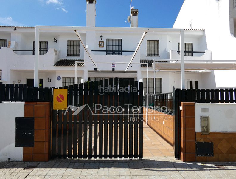 Foto 2f90d6bc-a9b6-426a-a151-f5a5ba98e672. Casa adossada amb aparcament a La Antilla