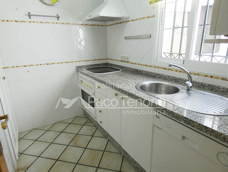 Foto 475163f7-e032-4ab7-836c-84afaa0db9ae. Casa adossada amb aparcament a La Antilla