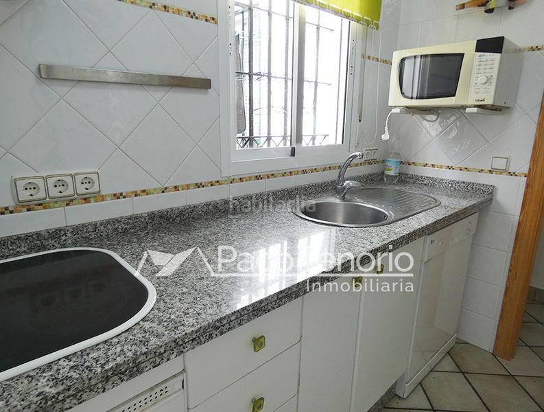 Foto a78d9b3f-3e34-4d2d-a840-797b316c37ec. Casa adossada amb aparcament a La Antilla