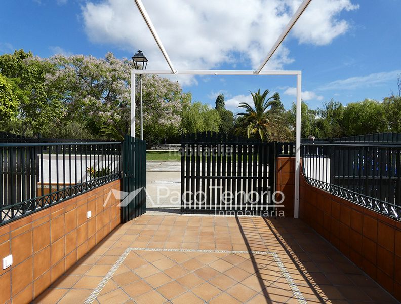 Foto e60f0647-2b5d-46d5-a4e8-8433fdadf870. Casa adossada amb aparcament a La Antilla