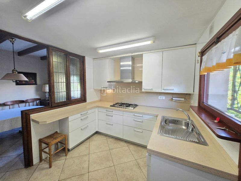 Foto f60304d3-34f8-448e-acff-a6b692bd8efe. Casa amb xemeneia calefacció aparcament a Centre Sant Just Desvern