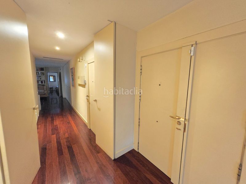 Foto ae209684-4668-483b-907a-08e610f47684. Pis amb xemeneia calefacció aparcament a Tres Torres Barcelona