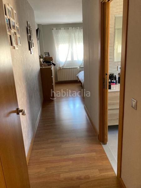 Foto bae3a7e8-df5c-4e7b-a710-4ecfd786af61. Casa pareada en calle la cobatilla 22 impecable vivienda mejor que a estrenar. en Matapozuelos