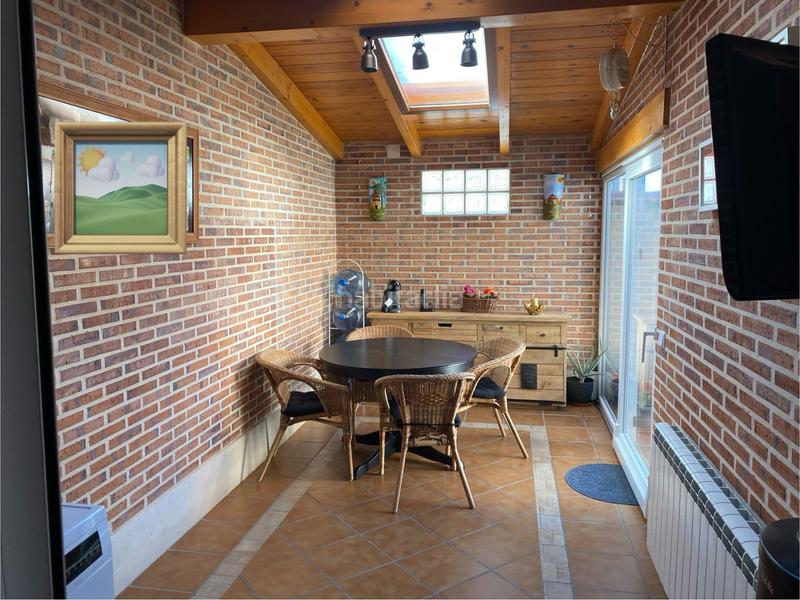 Foto cd985948-808f-4fdc-ab19-2273c16c19e1. Casa pareada en calle la cobatilla 22 impecable vivienda mejor que a estrenar. en Matapozuelos