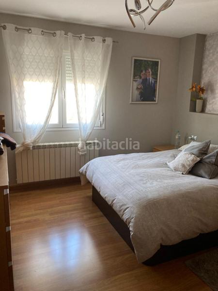 Foto d470948a-b87e-43c8-9ed3-980933c43004. Casa pareada en calle la cobatilla 22 impecable vivienda mejor que a estrenar. en Matapozuelos