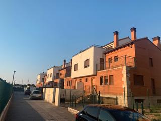 Casa aparellada a Calle real 113b. Pareado con terrero al lado del río duero.