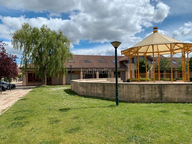 Foto 25d73fe0-373b-41b5-aa56-4900bfae6532. Rent business premise in plaza del quinto centenario 2 in Valladolid