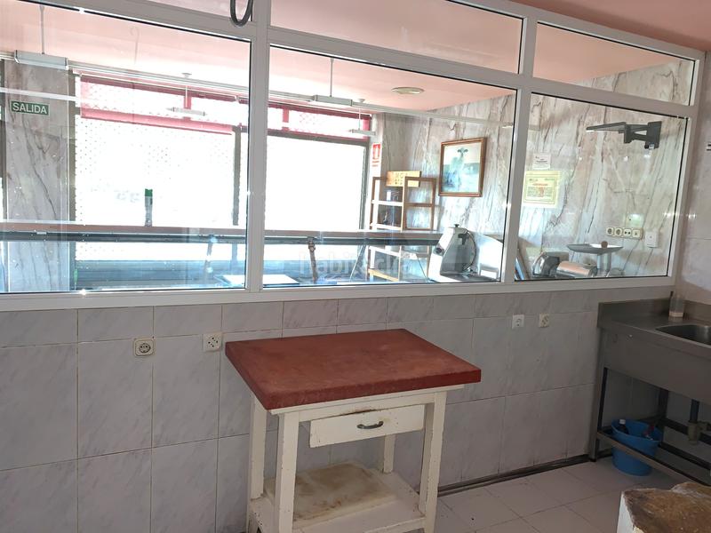 Foto c26851d2-fb77-4672-82ca-3ba7fad656e9. Alquiler local comercial en plaza del quinto centenario 2 en Valladolid