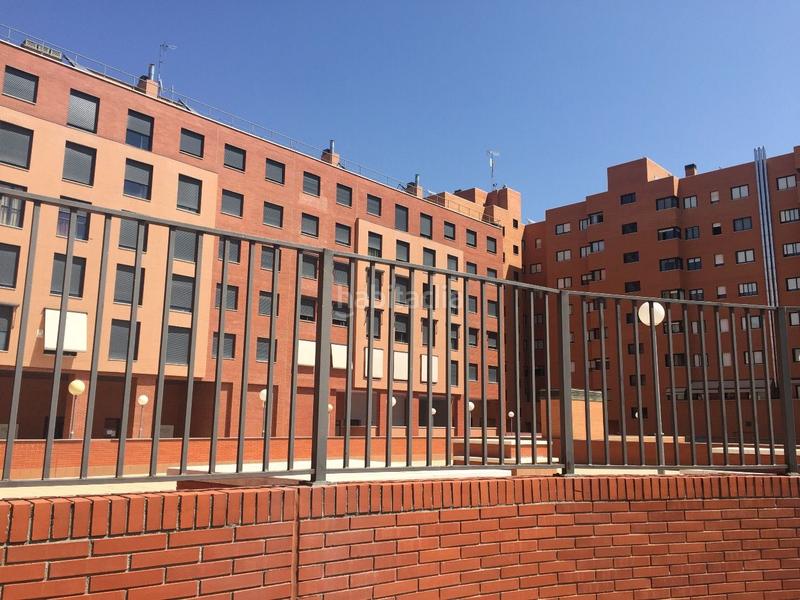 Foto b85045e2-e1d4-4a4a-a254-a67390371200. Car parking in calle del monasterio del paular 4 in Valladolid