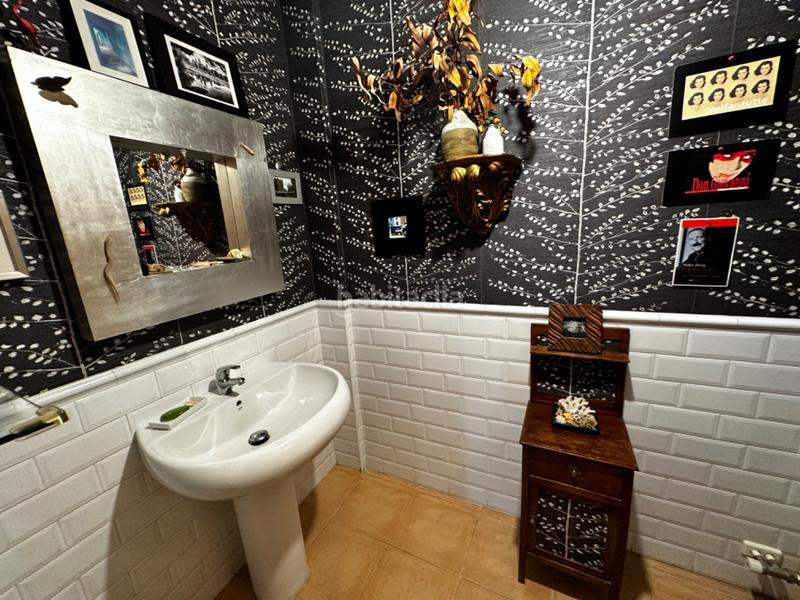 Foto 17cfd3e8-1e60-4149-8eee-598df1ca8917. Casa aparellada amb xemeneia calefacció aparcament a Arroyo de la Encomienda