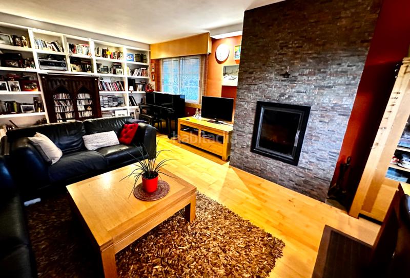 Foto 62979384-05e6-48dc-90c0-517a886eb976. Casa aparellada amb xemeneia calefacció aparcament a Arroyo de la Encomienda