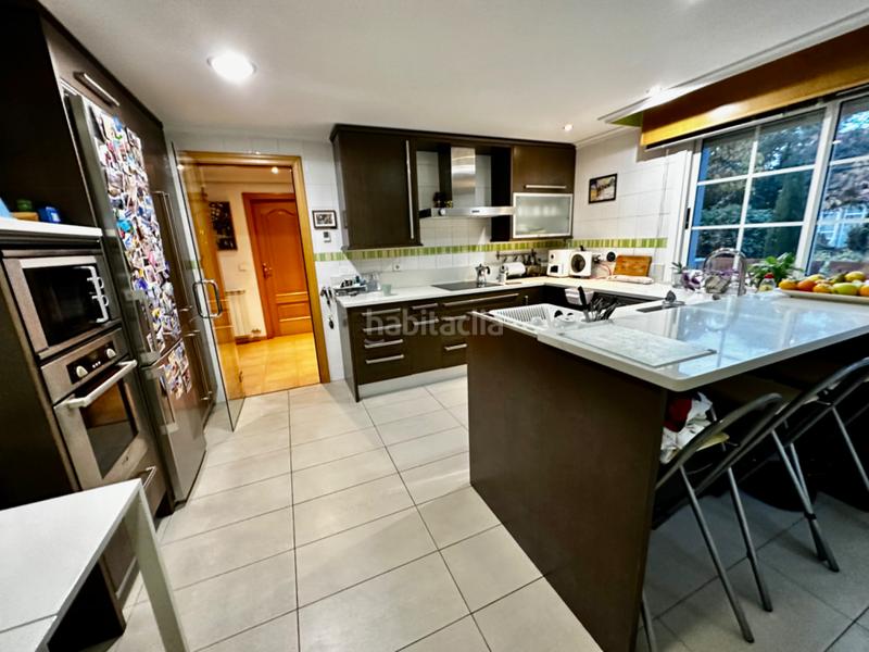 Foto c66487ae-e621-49b4-a8c6-1ef8e2c08448. Casa aparellada amb xemeneia calefacció aparcament a Arroyo de la Encomienda