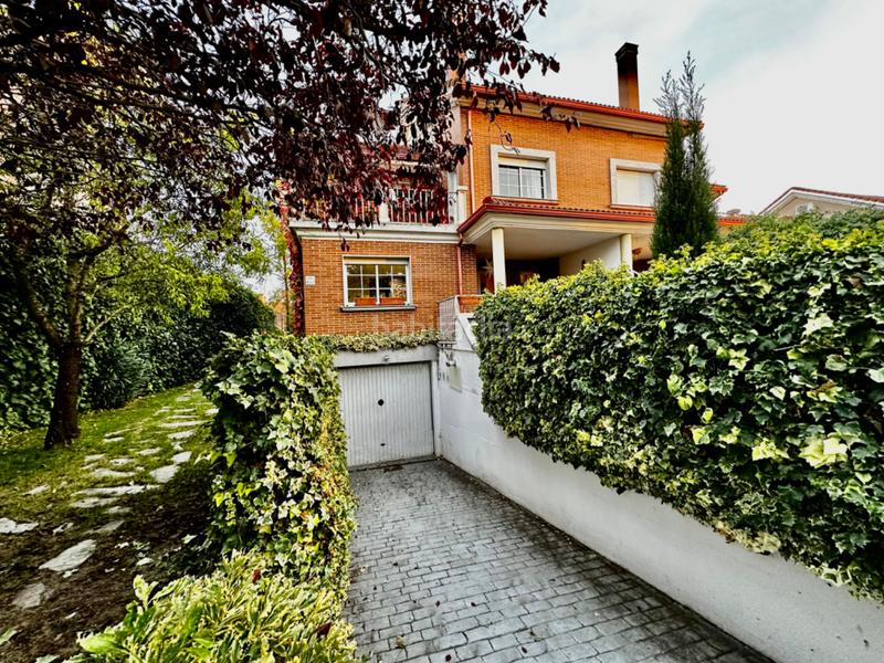 Foto d4997bae-197e-4cca-af35-6a15de7ea074. Casa aparellada amb xemeneia calefacció aparcament a Arroyo de la Encomienda