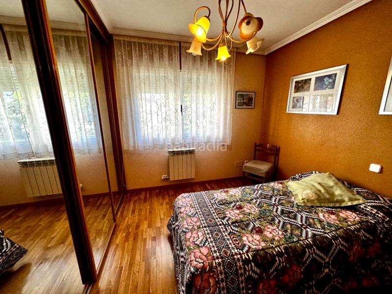 Foto 3b7ffb4c-7486-4a54-806e-51e48aa4a0a6. Casa adosada gran chalet en la mejor zona en Parque Alameda - Paula López Valladolid