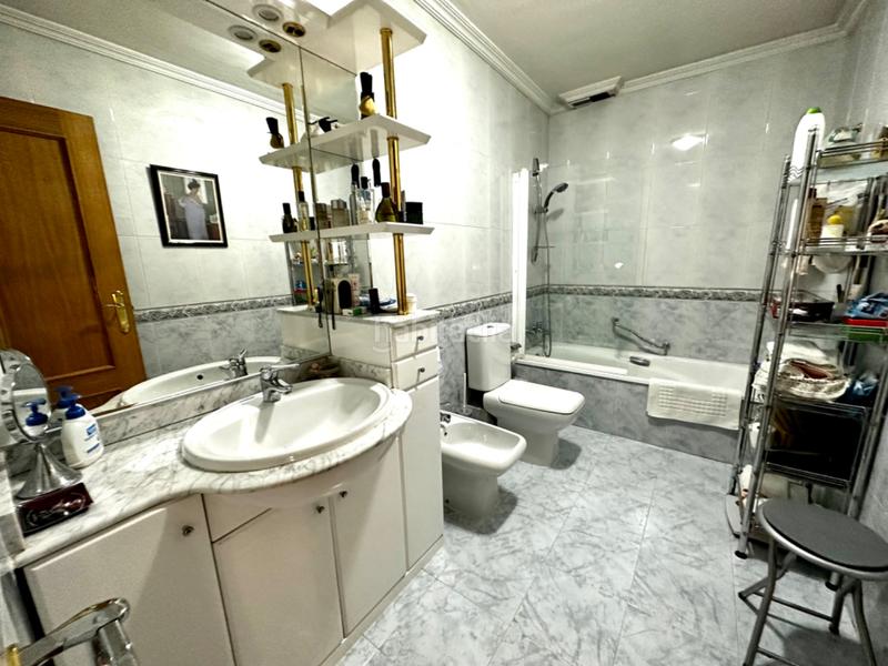 Foto b2e962b0-d2fb-47ea-9bec-7997e0f21400. Casa adosada gran chalet en la mejor zona en Parque Alameda - Paula López Valladolid