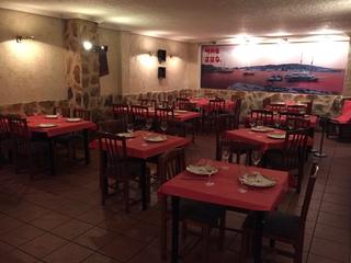 Local Comercial en Circular. Restaurante funcionando con gran comedor sin traspaso se deja po