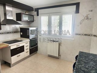 Reihenhaus in Calle presa 10. Se vende chalet adosado de 4 plantas en trobajo camino