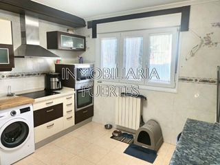 Reihenhaus in Calle presa 10. Se vende chalet adosado de 4 plantas en trobajo camino