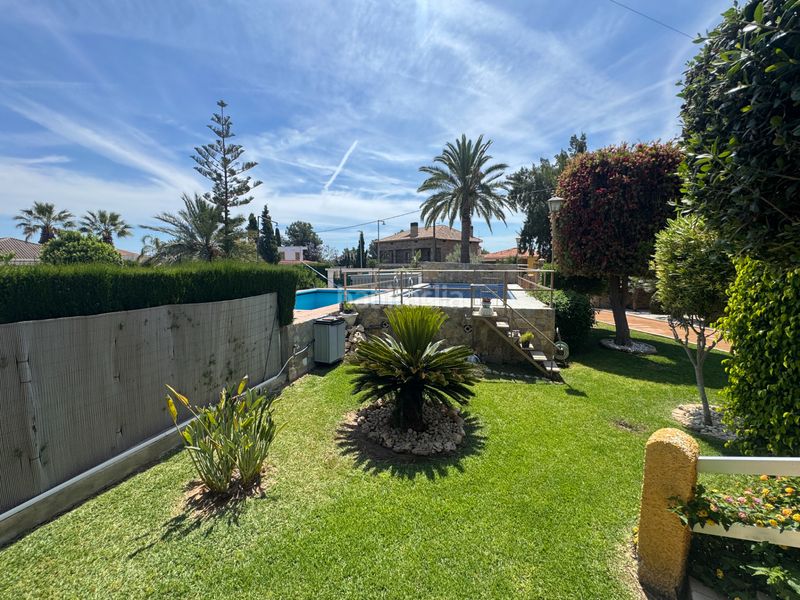 Foto ee3b371b-f85b-4d71-84db-4b3a09e80adc. Xalet amb aparcament piscina a Moncada