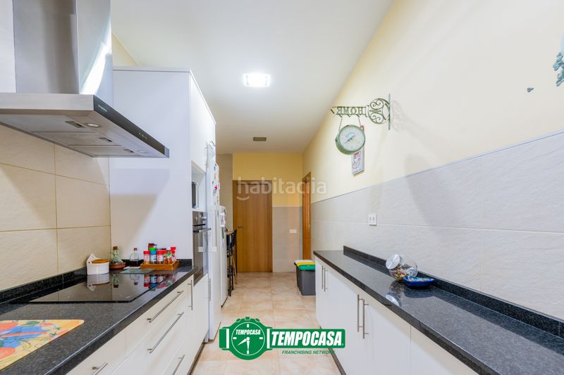 Foto 05800a6d-f82d-4fc8-bffa-fc5fddc2f633. Casa adosada en Moncada