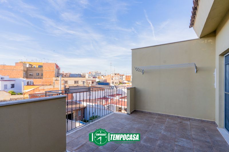 Foto 147e1d8a-37b3-4ff7-8c75-2e268e2c15c5. Casa adosada en Moncada