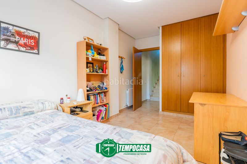 Foto 4b8fbe8c-1818-401d-b0ec-98b1ad8a0d44. Casa adosada en Moncada