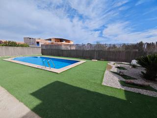 Casa en Cabezo de Torres. Vivienda en dos plantas  con piscina