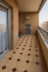 Appartement à Orihuela Ciudad. Amplia vivienda en pleno centro de orihuela con garaje y traster
