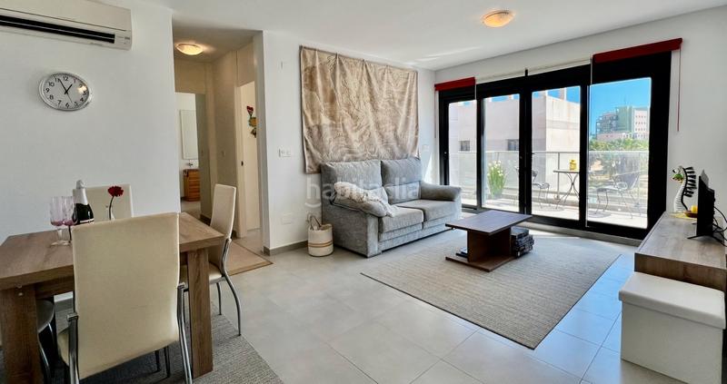 Foto d477c31e-1008-43f8-9a15-b7cafb06d683. Piso impresionante apartamento de 2 habitaciones en mil palmeras en Alicante