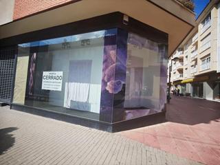 Local commercial à Torre-Pacheco. Local en esquina  centro de torrepacheco