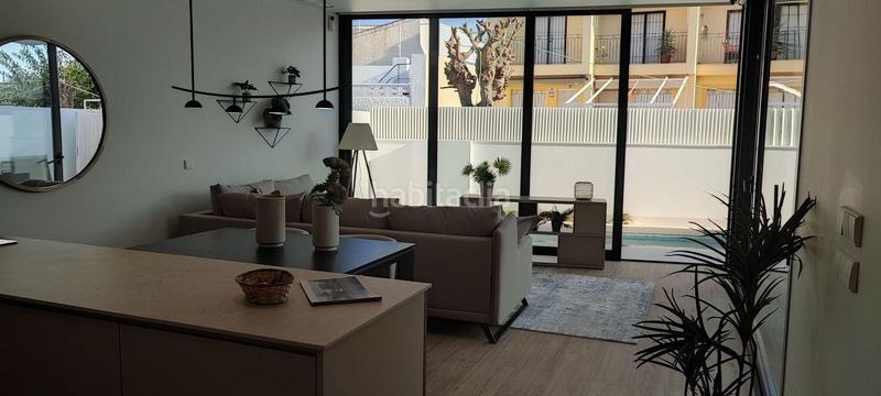 Foto 3db0290b-a001-4f98-8bd5-dc0dc23b6cb3. Chalet avec parking dans Pueblo Latino Pilar de la Horadada