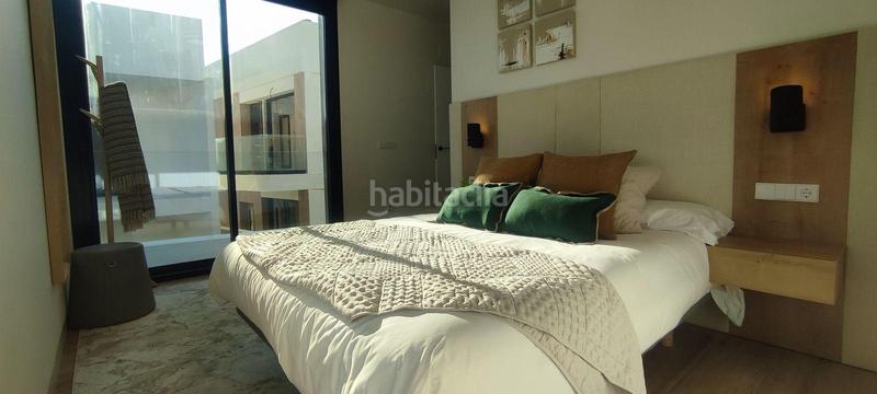 Foto 4d50a9d5-bc5e-41e2-8e3e-31a5b7ac0a4e. Chalet avec parking dans Pueblo Latino Pilar de la Horadada