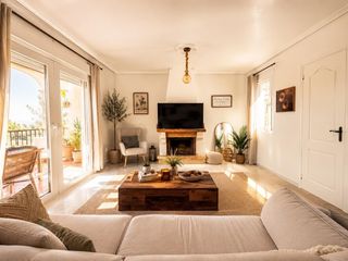 Chalet in Benimar. Espectacular quad esquinero reformado en rojales hills