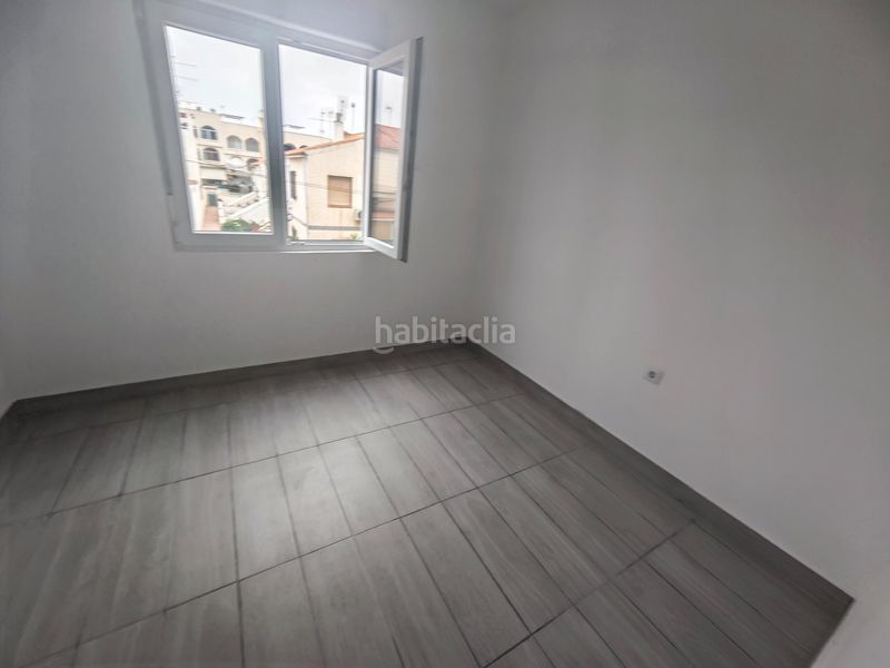 Foto be1d8875-3bd1-45d0-8ebd-5c854edd4c10. Pis a Avenida Habaneras - Curva de Palangre Torrevieja