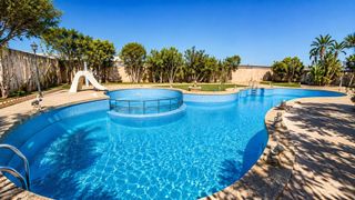 Casa a La Pinilla - Las Palas. Espectacular finca de 12.000 m2 con dos viviendas, gran nave y p