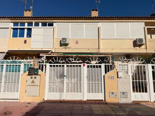 Casa adossada a Centro