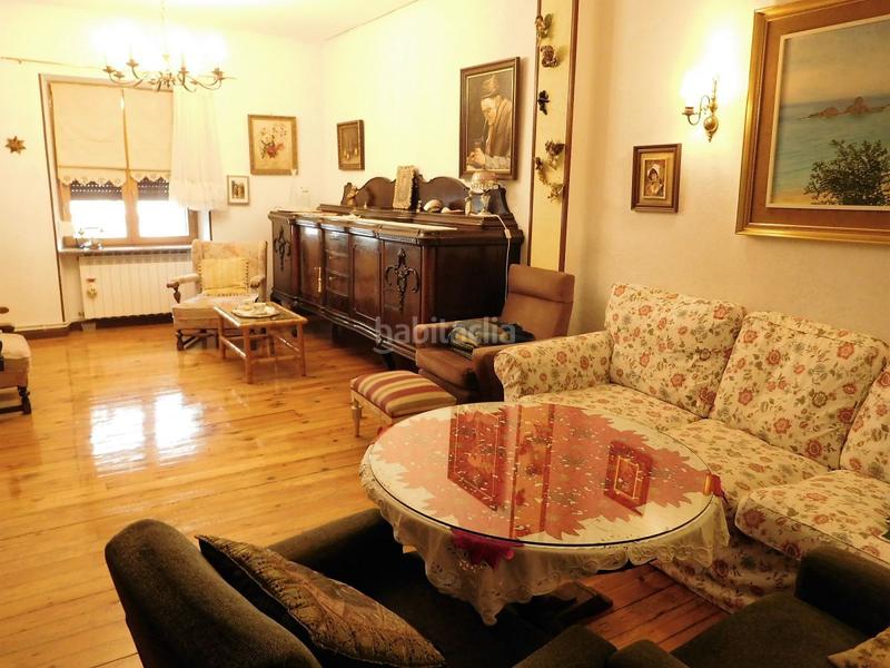 Foto 5bec718f-b1d4-49b2-b097-8e78903bc789. Casa adossada amb calefacció a Judimendi Vitoria - Gasteiz