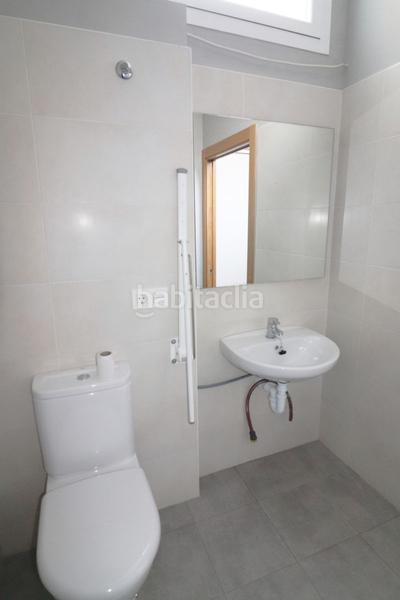 Foto 2bbf195f-b3a6-4d42-9d58-3ebf8956c193. Lloguer local comercial a Ensanche Vitoria - Gasteiz
