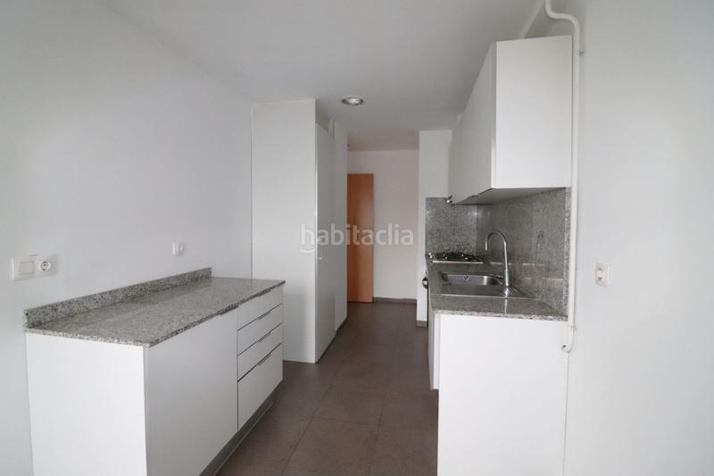 Foto a353e134-c50f-47fc-ade7-567ff7b0cbfd. Pis amb calefacció aparcament a Zabalgana Vitoria - Gasteiz
