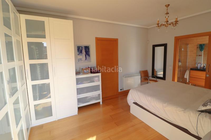 Foto bbd3d32a-9e14-4281-bb25-942dd804c081. Casa adossada amb calefacció aparcament a Salburua - Arantzabela Vitoria - Gasteiz
