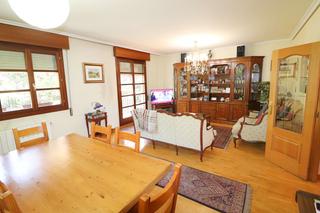 Maison jumelée à Betoño. Adosado en venta en betoño, 4 dormitorios.