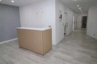 Location Local commercial  Ortiz de zarate. Local com. en alquiler en centro, 1 despacho.