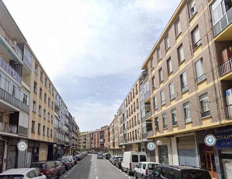 Foto ee24e0a8-cef7-4553-b7c9-170755f27b73. Autoparkplatz in El Pilar Vitoria - Gasteiz