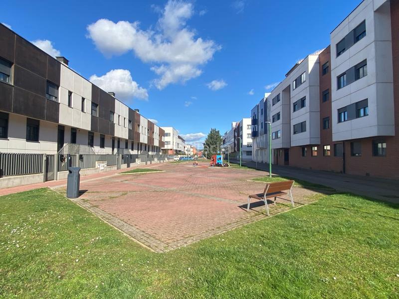 Foto 8aef035c-85ff-474b-baf9-da0f1ab6e223. Pis amb calefacció aparcament a Villimar - V1 - V2 - S3 - S4 - San Cristobal Burgos