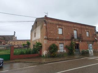 Masia  Avenida castilla. Casa rustica de pueblo con gran terreno privado.