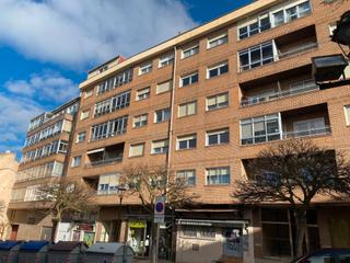 Appartement à San Pedro de la Fuente. Piso de tres dormitorios y dos baños. garaje. exterior.