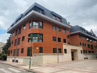 Pis a Plantío - Alcampo. Piso de tres dormitorios y dos baños en zona plantio. garaje. ex