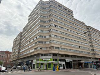 Flat  Avenida reyes católicos. Pisazo de 5 dormitorios en reyes catolicos. garaje